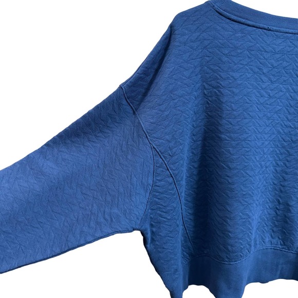 NWT, All In Motion Women’s Sz Med Blue Comfy Patterned Sweatshirt Kangaroo Pouch - Picture 6 of 13